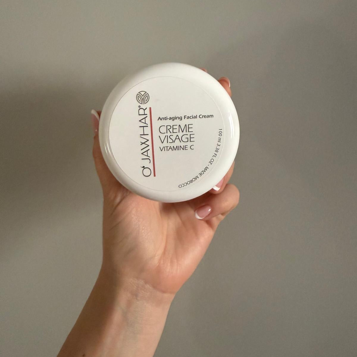 Crème visage O’Jawhar à la vitamine C – soin hydratant et anti-âge naturel, fabriqué au Maroc, à base d’ingrédients bio comme le beurre de karité et l’huile d’argan.