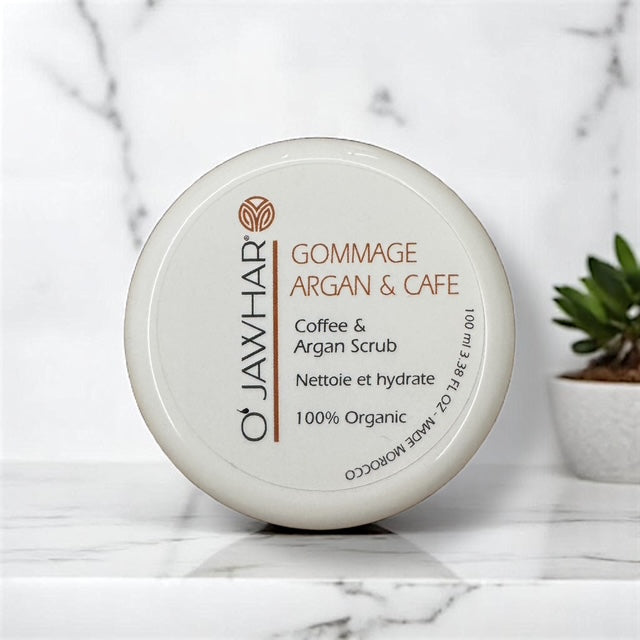 Vue de face du pot de Gommage Argan & Café O’Jawhar – 100 % Bio, nettoie et hydrate.