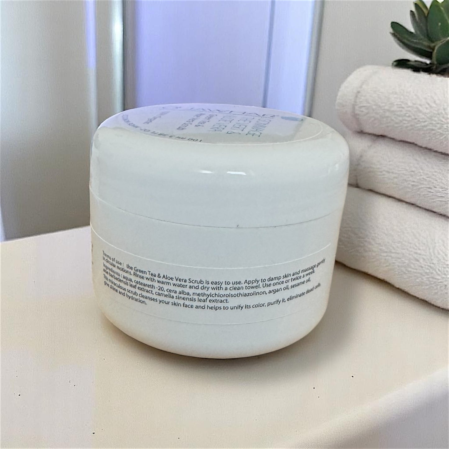 Liste des ingrédients naturels du gommage thé vert & aloe vera O’Jawhar.