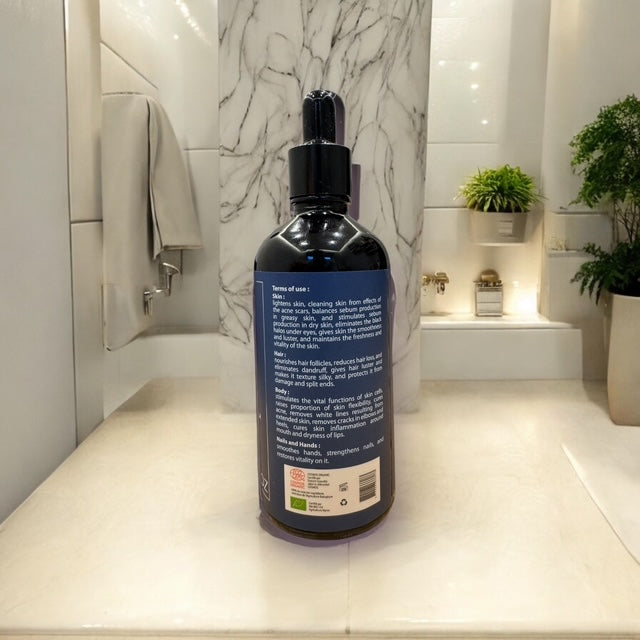 Dos du flacon d’huile de nigelle O’Jawhar – mode d’emploi visible – produit bio certifié ECOCERT – pressée à froid – 100% naturel – Made in Morocco.