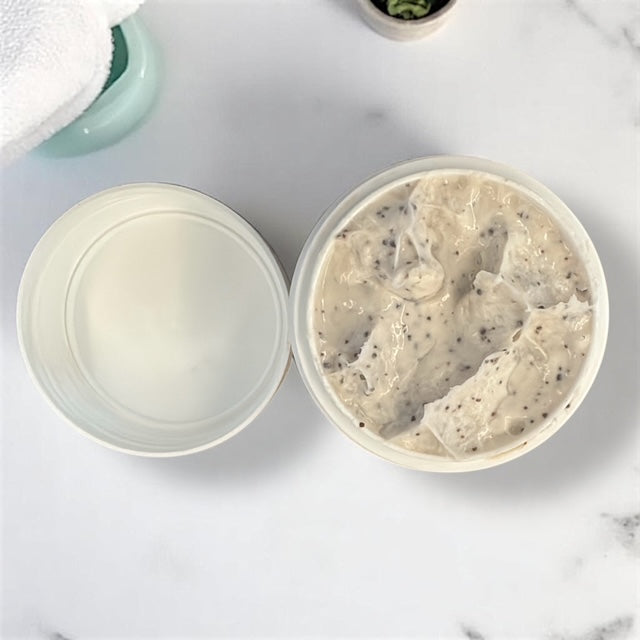 Pot ouvert du gommage miel & argan – texture exfoliante naturelle