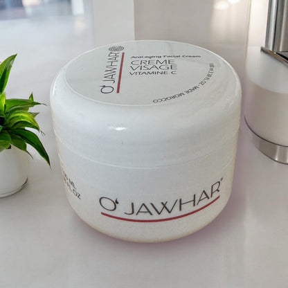 Crème visage O’Jawhar à la vitamine C – soin hydratant et anti-âge naturel, fabriqué au Maroc, à base d’ingrédients bio comme le beurre de karité et l’huile d’argan.