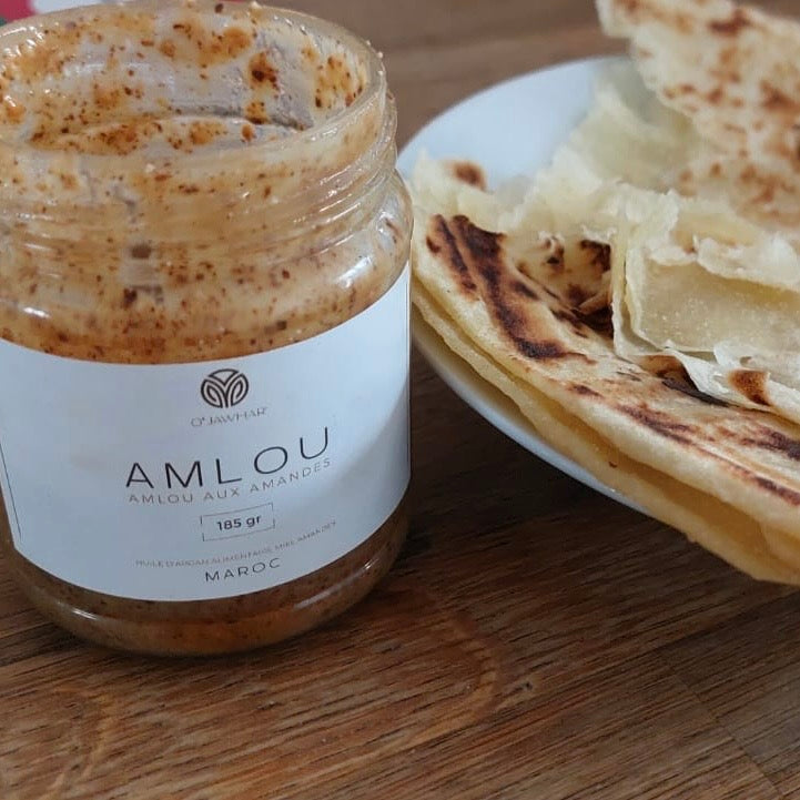 Dégustation d’Amlou traditionnel avec pain marocain - gourmandise 100% naturelle