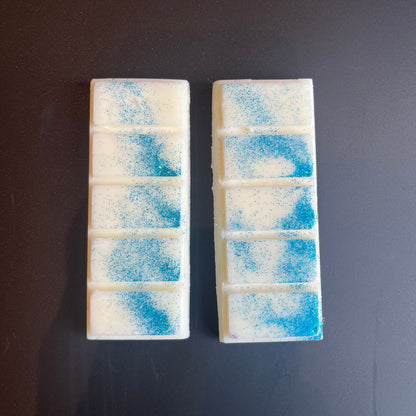 Tablettes de fondant Cotton Bliss, cire de soja naturelle, parfum musc blanc, jasmin et mimosa, décor micra blanche, fait main à Kaysersberg.