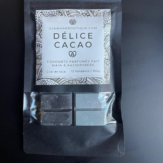 Sachet noir contenant 10 carrés de fondant delice cacao, parfum chocolat , fait main à Kaysersberg.