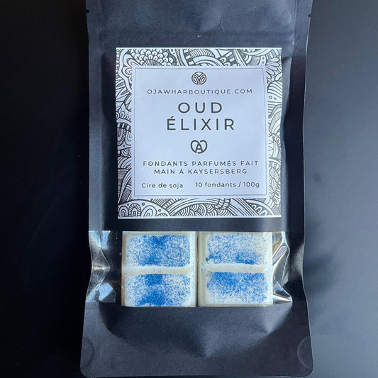 Sachet noir contenant 10 carrés de fondant Oud Elixir, parfum oud, décor micra dorée, fait main à Kaysersberg