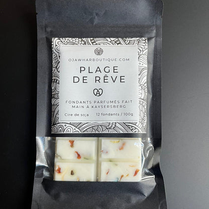Sachet noir contenant 10 carrés de fondant Plage de Réve, parfum coco et orange, décor micra dorée, fait main à Kaysersberg