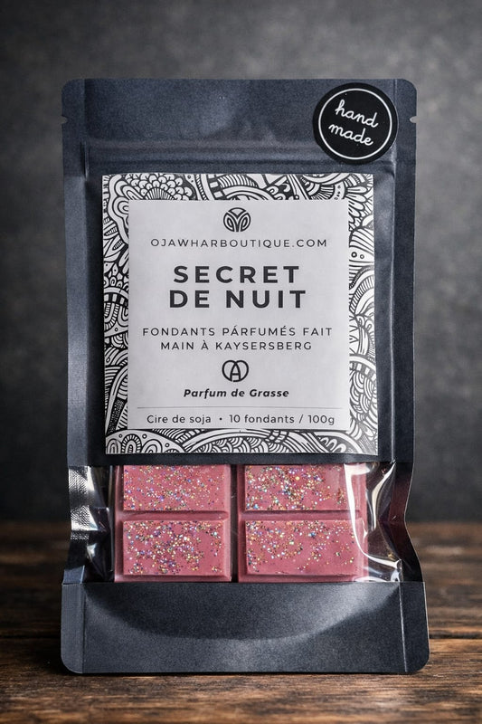 Sachet noir contenant 10 carrés de fondant Secret de Nuit, parfum safran et bergamote, fait main à Kaysersberg en Alsace