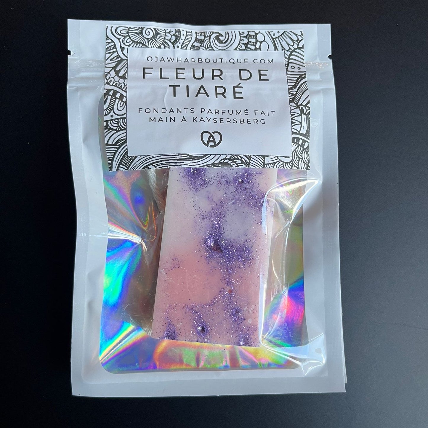Sachet du fondant suspension Fleur de Tiaré, cire de soja naturelle, parfum floral et vanillé, fabrication artisanale à Kaysersberg.