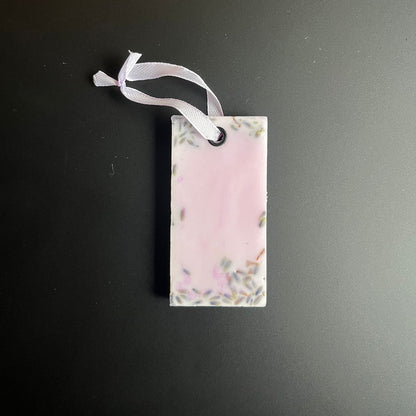 Sachet du fondant suspension Lavande Royal, cire de soja naturelle, parfum floral et relaxant, fabrication artisanale à Kaysersberg.