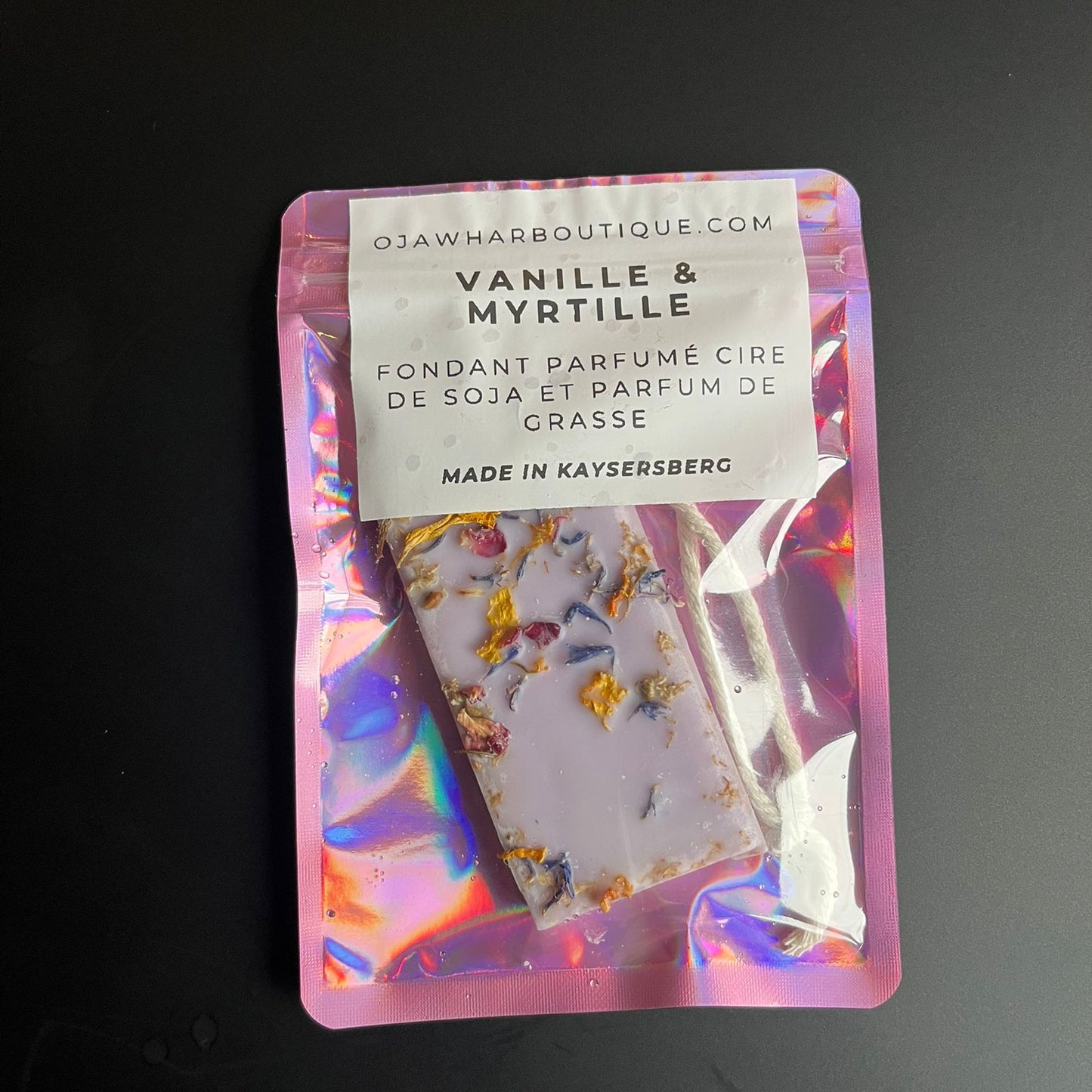 Sachet du fondant suspension Vanille Myrtille, cire de soja naturelle, parfum gourmand et fruité, fabrication artisanale à Kaysersberg.