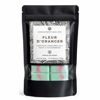 Fondants parfumés Fleur d’Oranger O’JAWHAR en sachet noir avec cire de soja et parfum floral sur fond blanc