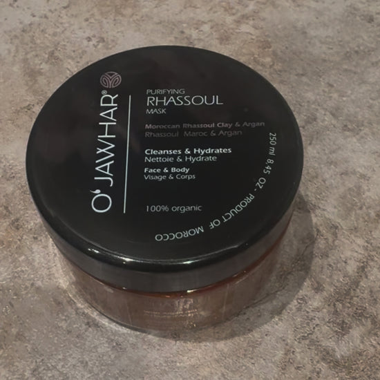 Présentation du masque Rhassou O'Jawhar - nettoie et hydrate visage et corps avec argile marocaine et huile d'argan