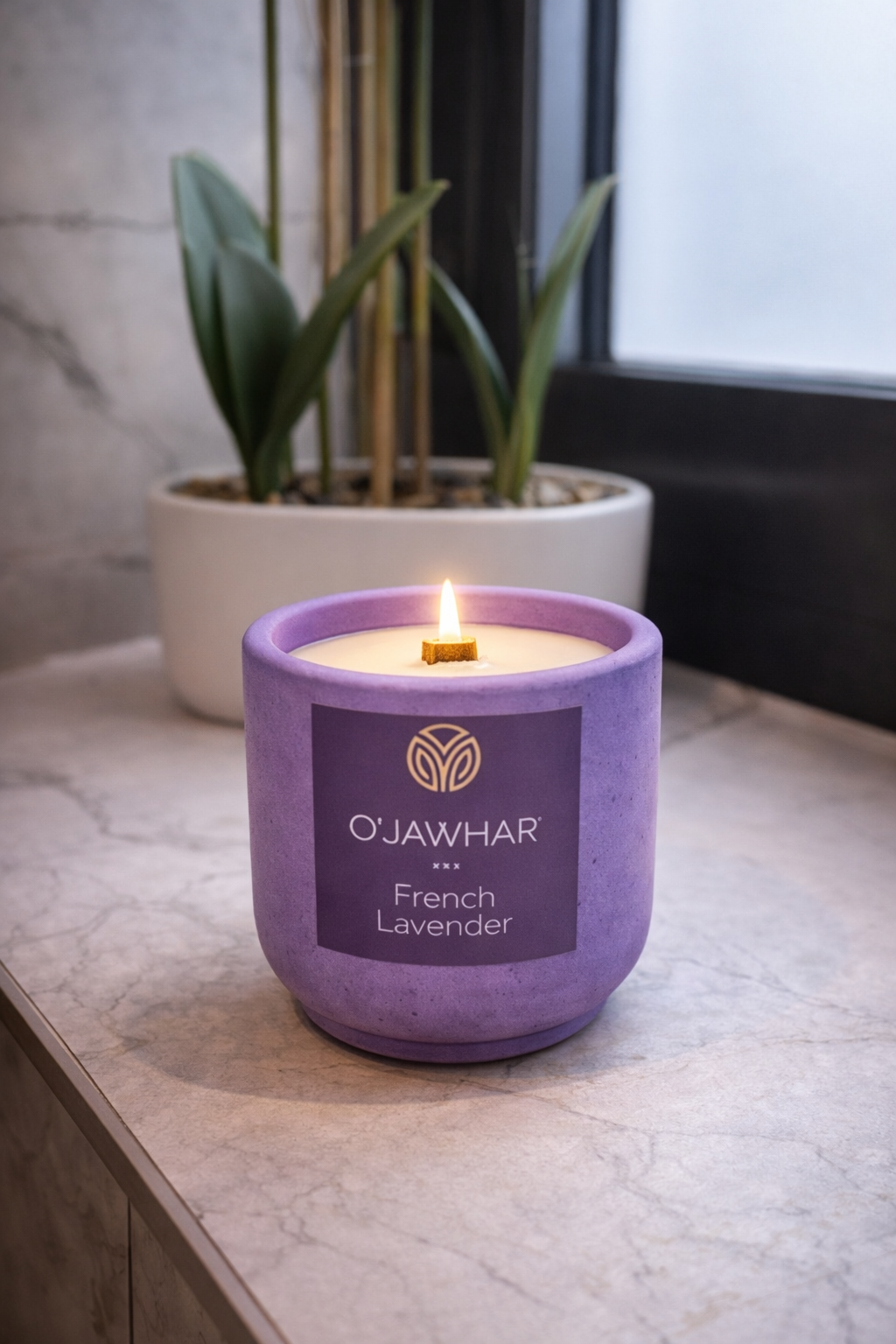 Bougie parfumée lavande en béton artisanale - cire de soja & mèche bois