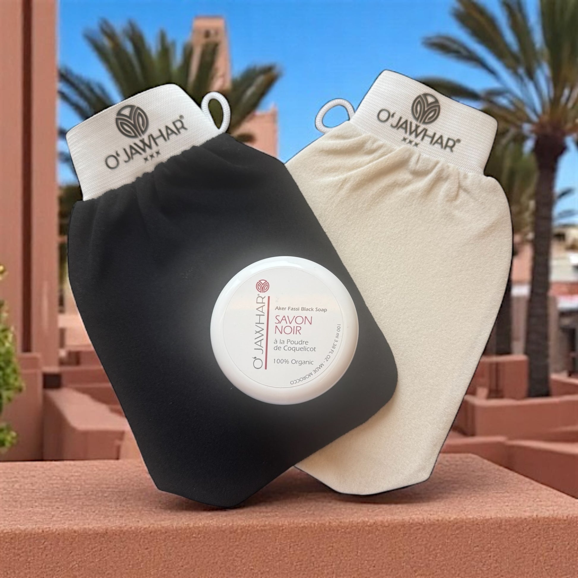 Rituel marocain O’Jawhar avec savon noir à la poudre de coquelicot et gants Kessa noir et blanc – soin traditionnel naturel