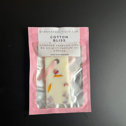 Sachet du fondant suspension Cotton Bliss, cire de soja naturelle, parfum musc blanc et fruité, fabrication artisanale à Kaysersberg.