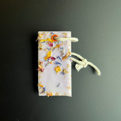  Fondant suspension Vanille Myrtille 27 g, cire de soja naturelle, parfum gourmand et fruité, fait main au centre O’Jawhar.