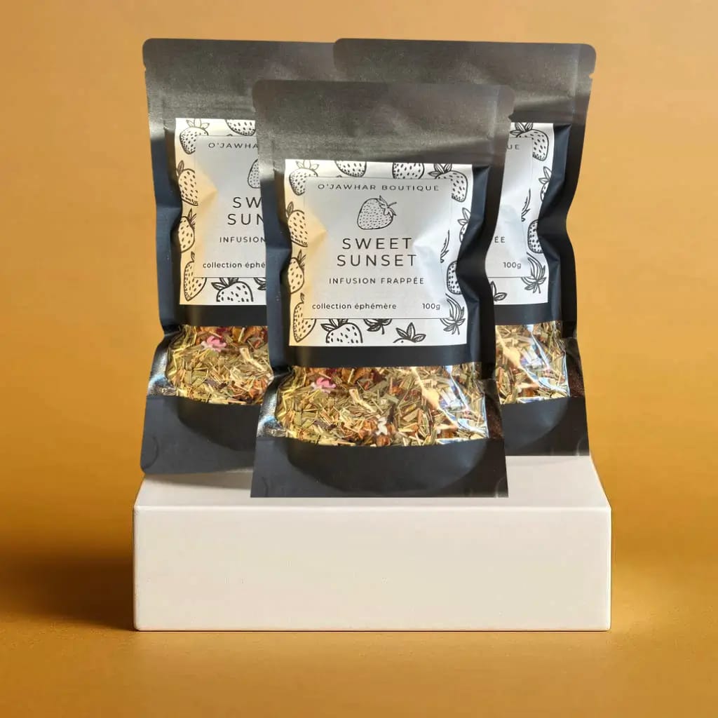 Sachet de thé O’Jawhar, feuilles naturelles soigneusement emballées, idéal pour infusion parfumée et moment détente.